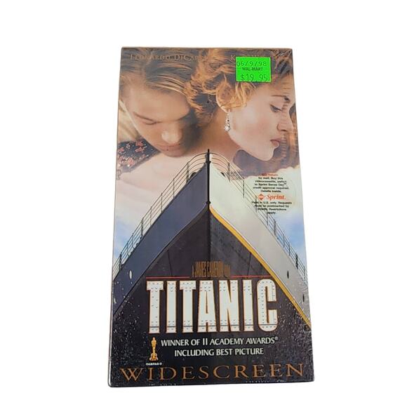 TITANIC - Widescreen - Digitally Mastered - Sealed New VHS Film Movie - Picture 1 of 6